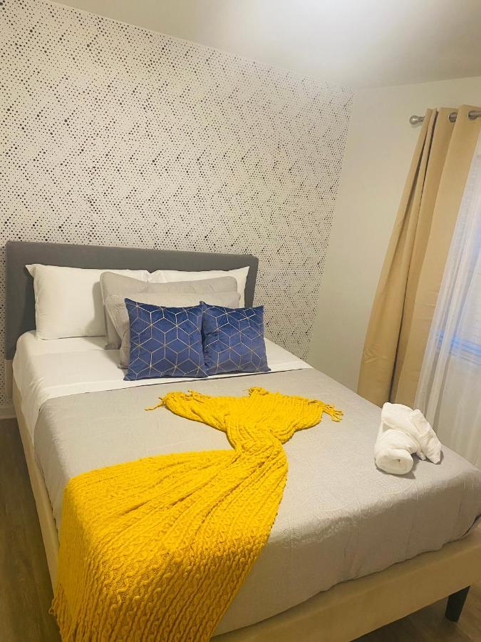 Cozy Condo, Minutes From Broadwy, Sleeps 5 *