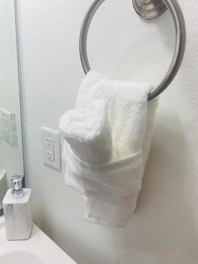 Apartment Cozy Condo, Minutes From Broadwy, Sleeps 5