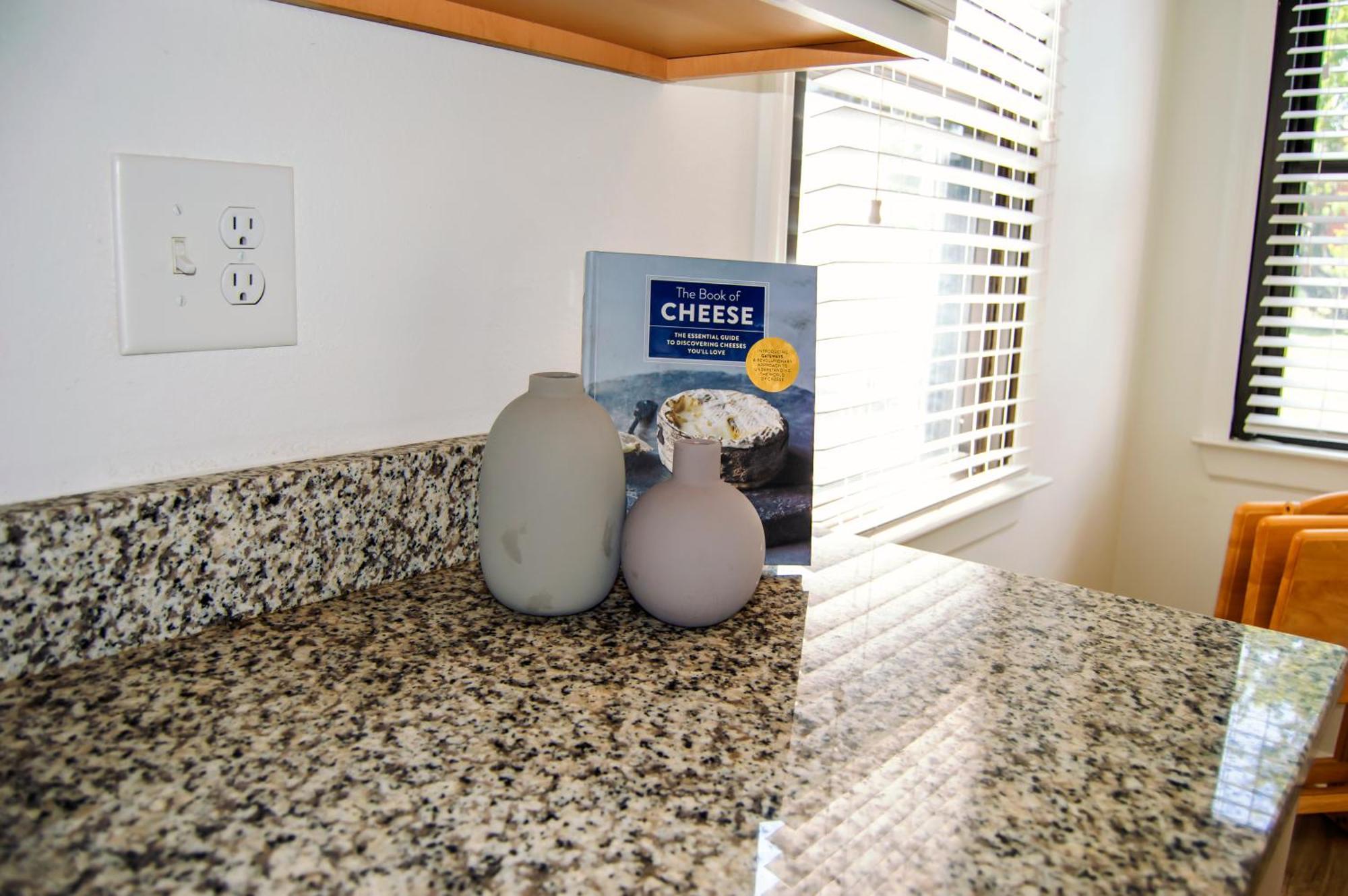 Apartment Cozy Condo, Minutes From Broadwy, Sleeps 5