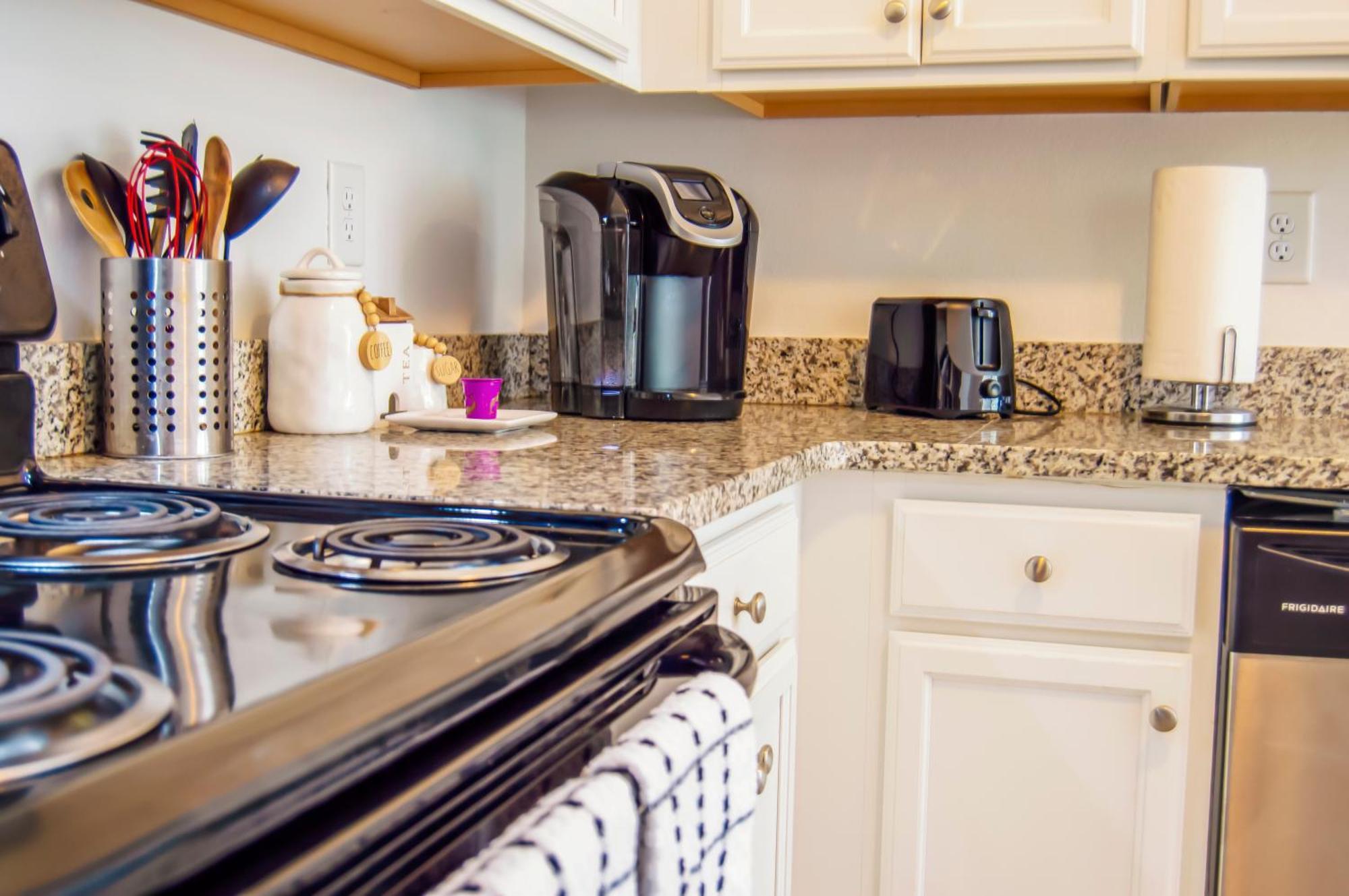 Apartment Cozy Condo, Minutes From Broadwy, Sleeps 5 *